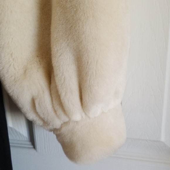 Amazing!!! Vintage Cream White Faux Fur Jacket Fits S to L - Picture 4 of 8